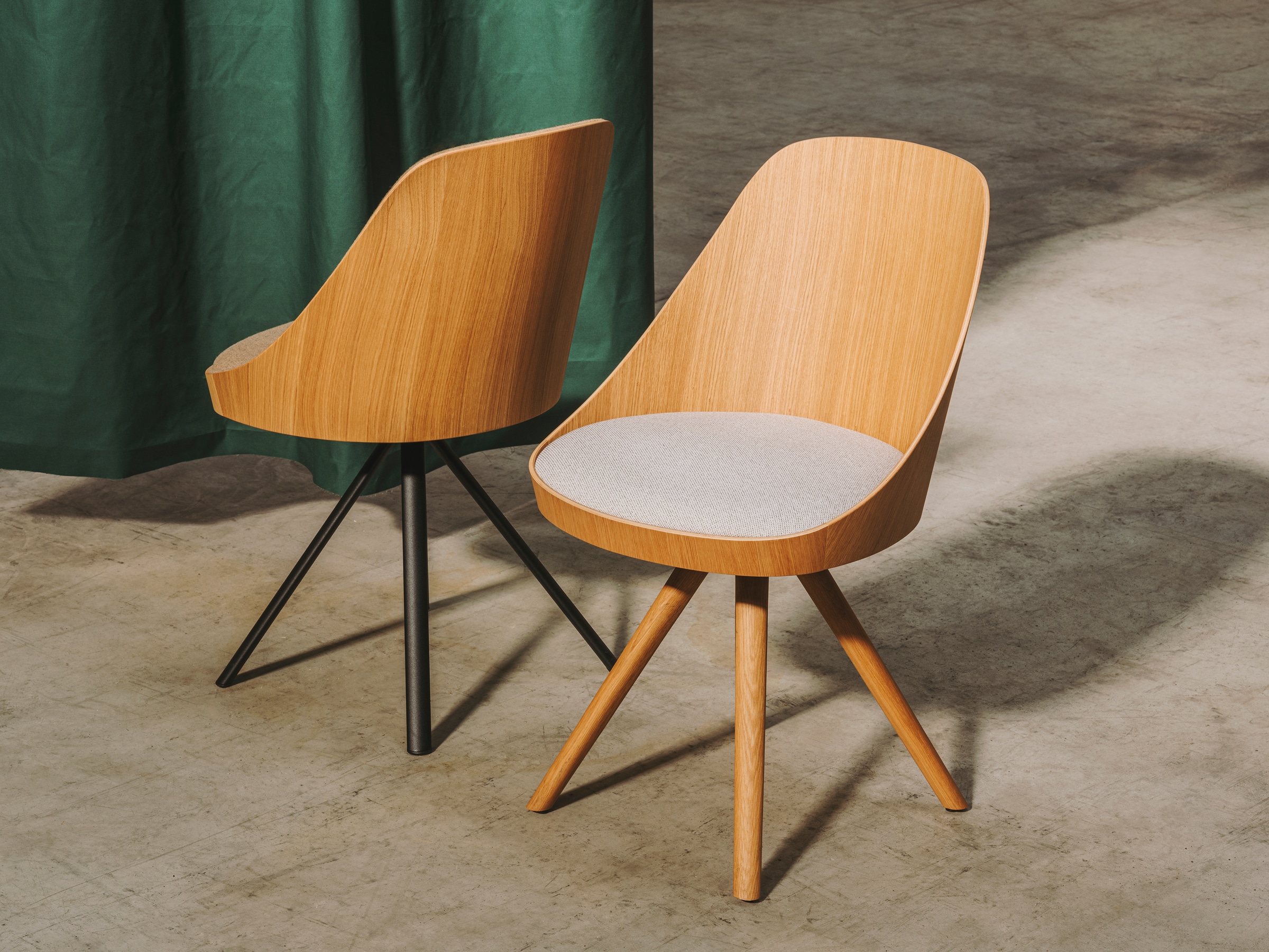 Kaiak spin wood chair
