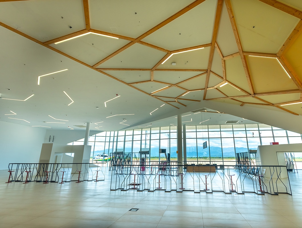 Aeropuerto de Kopitnari — Enea Design