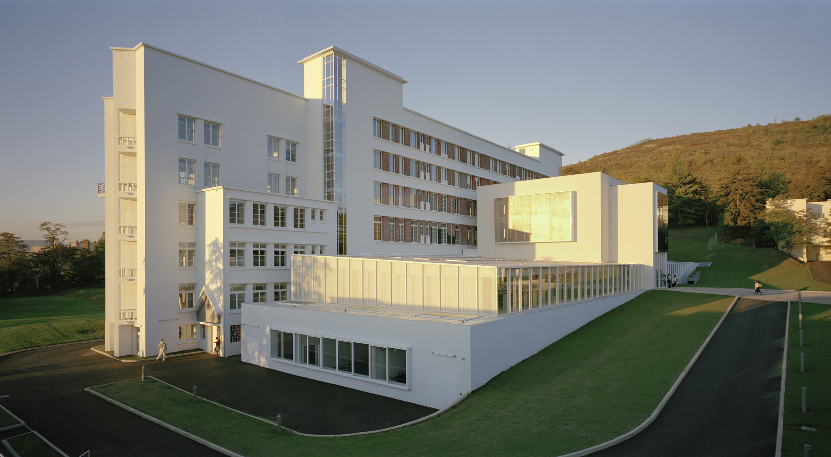 Clermont-Ferrand  Arquitektura  escola — Enea Design